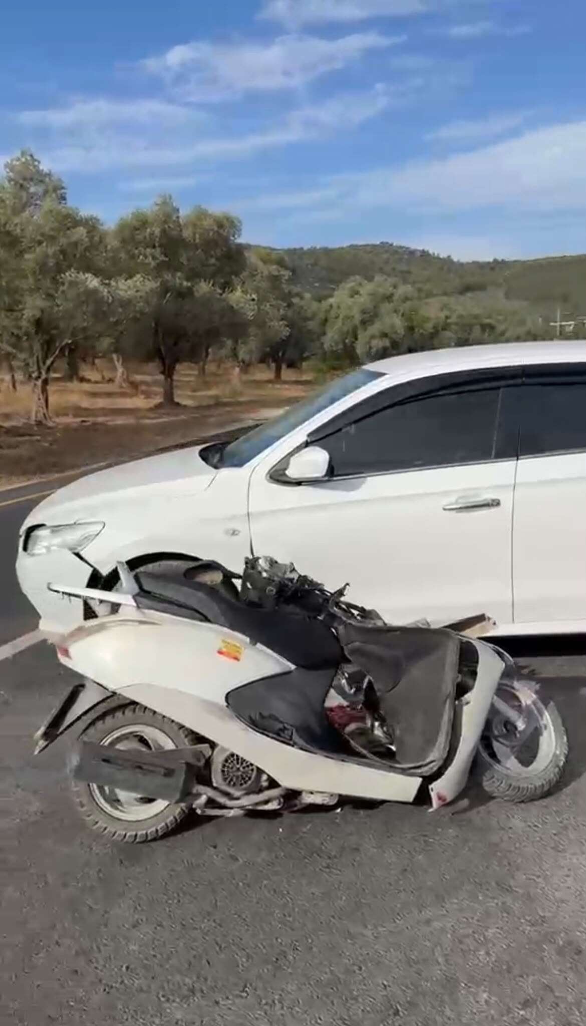Muğla'da Otomobil ile Motosiklet Çarpıştı 3